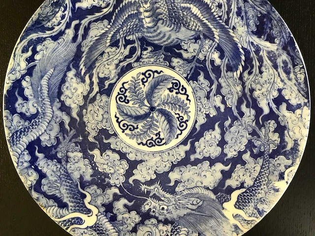 Large blue white phoenix dragon japanese porcelein plate - afbeelding 12 van  26