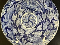 Large blue white phoenix dragon japanese porcelein plate - afbeelding 12 van  26