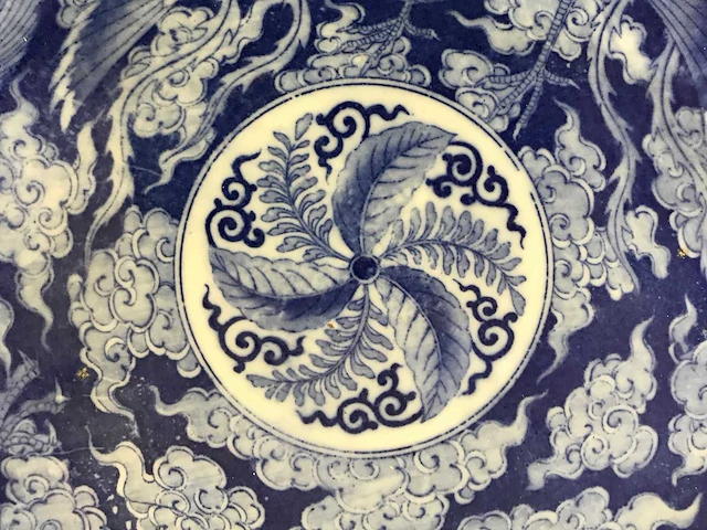 Large blue white phoenix dragon japanese porcelein plate - afbeelding 21 van  26