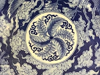 Large blue white phoenix dragon japanese porcelein plate - afbeelding 21 van  26