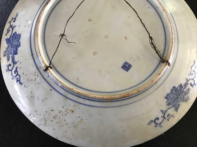 Large blue white phoenix dragon japanese porcelein plate - afbeelding 25 van  26