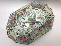 Large chinese hexagonal tureen with peach-shaped lid with tray - afbeelding 3 van  49