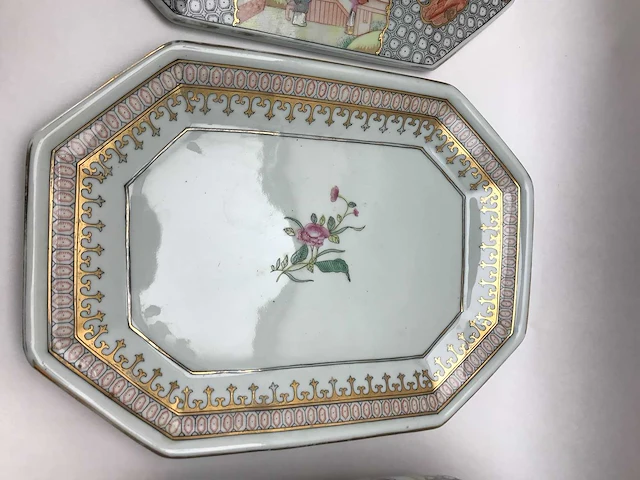Large chinese hexagonal tureen with peach-shaped lid with tray - afbeelding 8 van  49