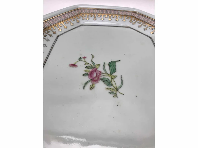 Large chinese hexagonal tureen with peach-shaped lid with tray - afbeelding 9 van  49