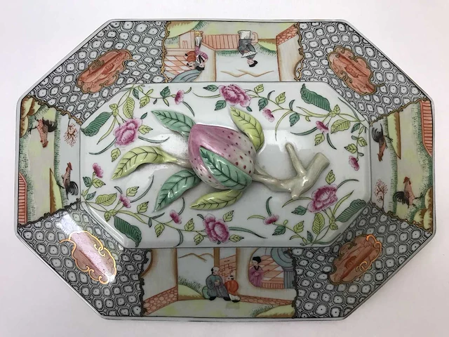 Large chinese hexagonal tureen with peach-shaped lid with tray - afbeelding 14 van  49