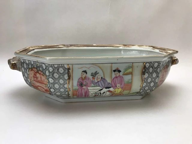 Large chinese hexagonal tureen with peach-shaped lid with tray - afbeelding 17 van  49