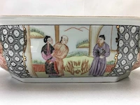 Large chinese hexagonal tureen with peach-shaped lid with tray - afbeelding 20 van  49
