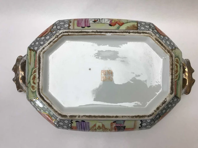 Large chinese hexagonal tureen with peach-shaped lid with tray - afbeelding 25 van  49