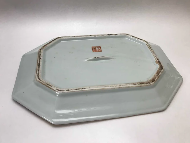 Large chinese hexagonal tureen with peach-shaped lid with tray - afbeelding 31 van  49