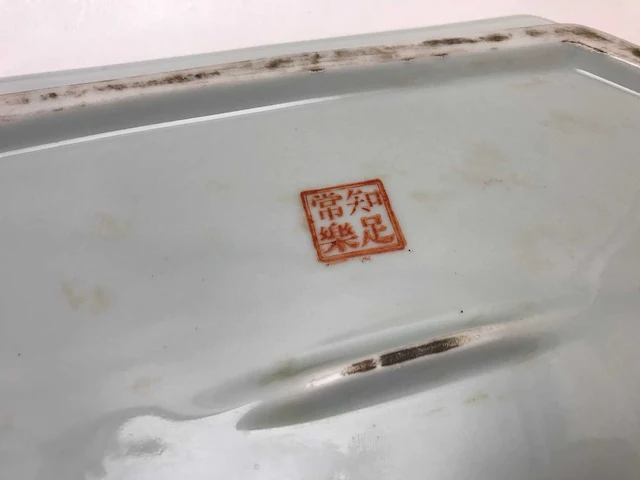 Large chinese hexagonal tureen with peach-shaped lid with tray - afbeelding 33 van  49