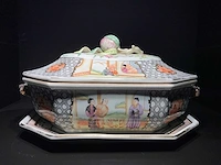 Large chinese hexagonal tureen with peach-shaped lid with tray - afbeelding 35 van  49