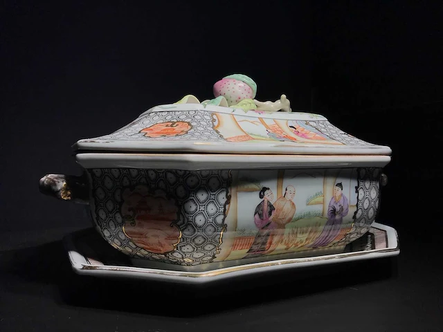Large chinese hexagonal tureen with peach-shaped lid with tray - afbeelding 36 van  49
