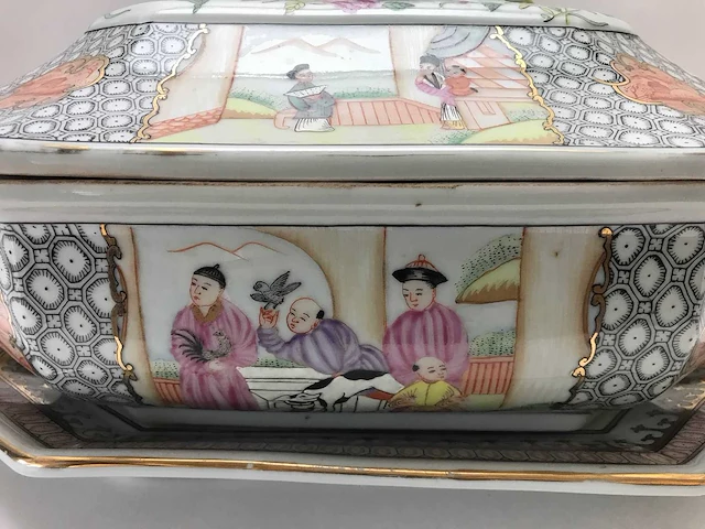Large chinese hexagonal tureen with peach-shaped lid with tray - afbeelding 46 van  49