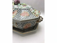 Large chinese hexagonal tureen with peach-shaped lid with tray - afbeelding 47 van  49