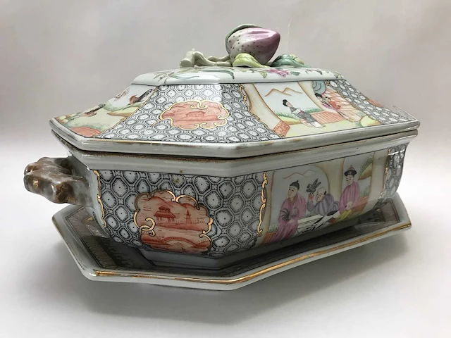 Large chinese hexagonal tureen with peach-shaped lid with tray - afbeelding 48 van  49