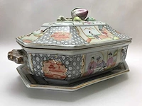 Large chinese hexagonal tureen with peach-shaped lid with tray - afbeelding 48 van  49