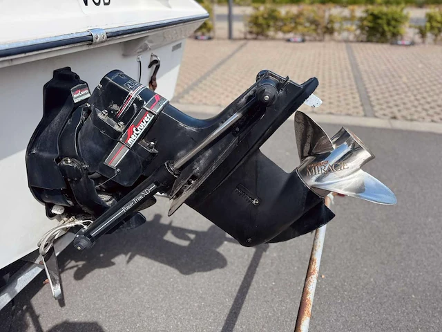 Larson 19 cuddy “escapade” speedboot - afbeelding 4 van  24