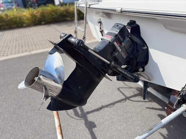 Larson 19 cuddy “escapade” speedboot - afbeelding 5 van  24
