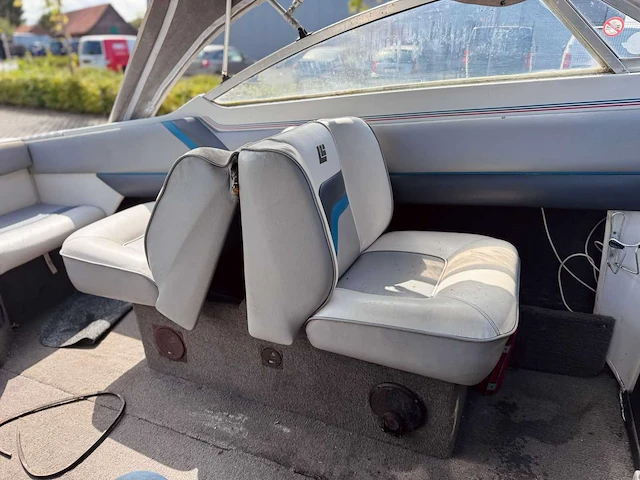 Larson 19 cuddy “escapade” speedboot - afbeelding 23 van  24