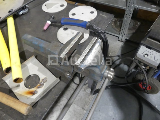 Lastafel met bankschroef - afbeelding 2 van  5