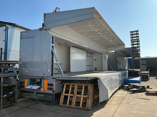 Laurent evenement trailer - afbeelding 14 van  20