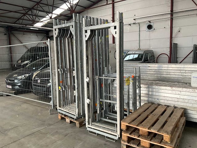 Layher staanders voor steigerstelling (28x) - afbeelding 2 van  10