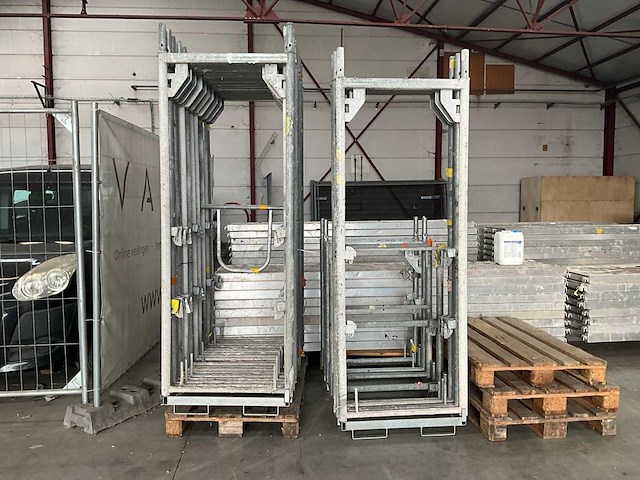 Layher staanders voor steigerstelling (28x) - afbeelding 1 van  10