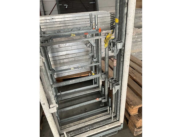 Layher staanders voor steigerstelling (28x) - afbeelding 3 van  10