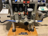 Leermodel doorsnee dieselpomp - afbeelding 2 van  4