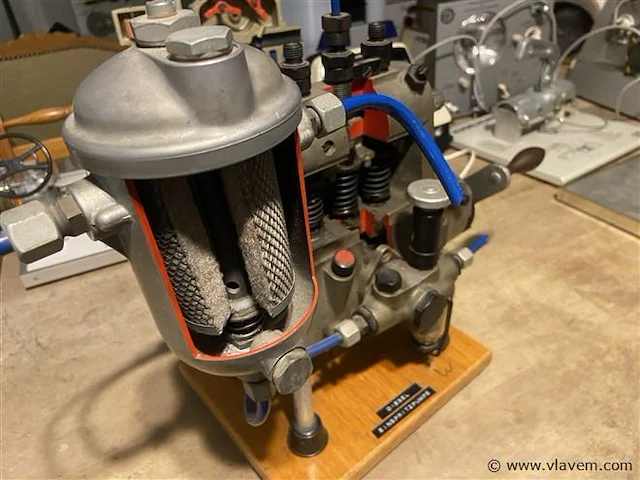 Leermodel doorsnee dieselpomp - afbeelding 4 van  4