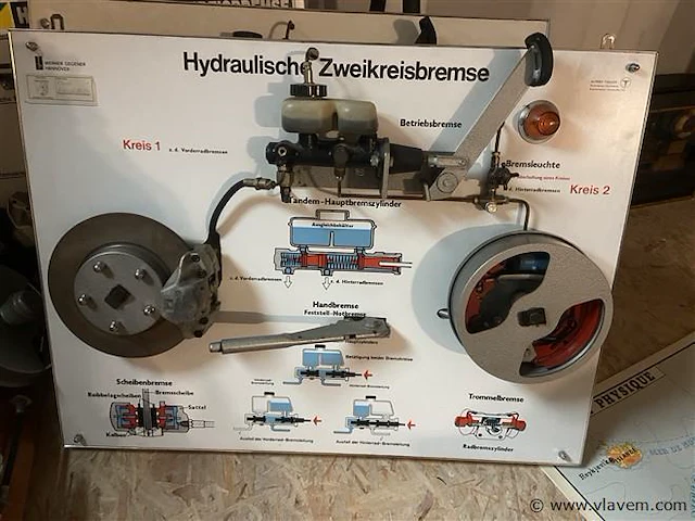 Leermodel schijf en trommelrem - afbeelding 1 van  3