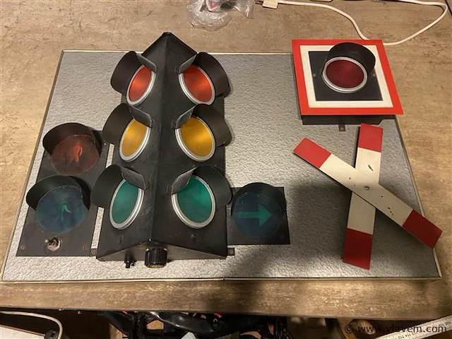 Leermodel verkeerslichten - afbeelding 1 van  3