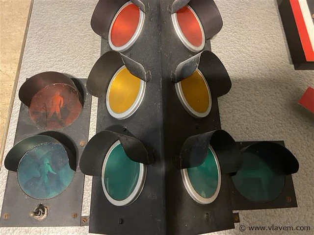 Leermodel verkeerslichten - afbeelding 2 van  3