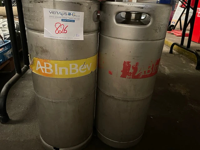 Lege biervaten - afbeelding 1 van  2