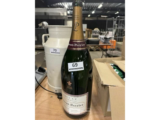 Lege champagnefles laurent perrier - afbeelding 1 van  2