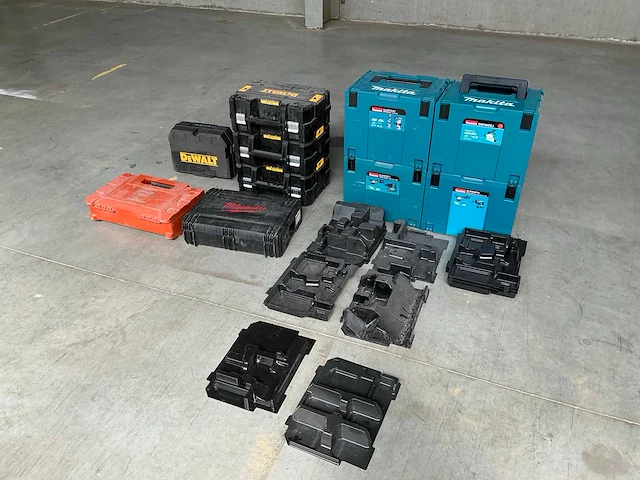 Lege koffers machines - afbeelding 1 van  5