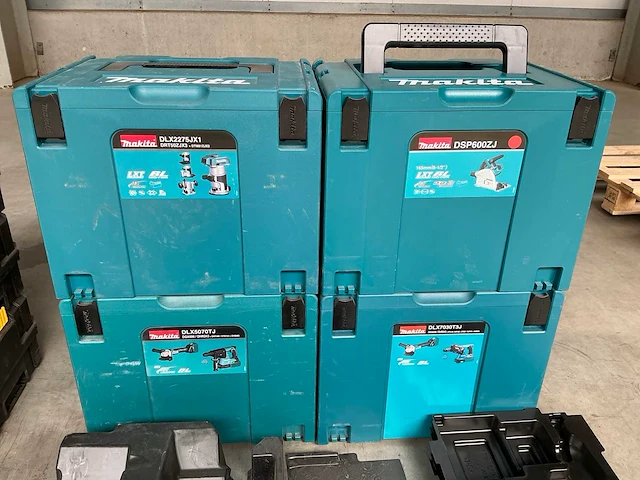 Lege koffers machines - afbeelding 3 van  5