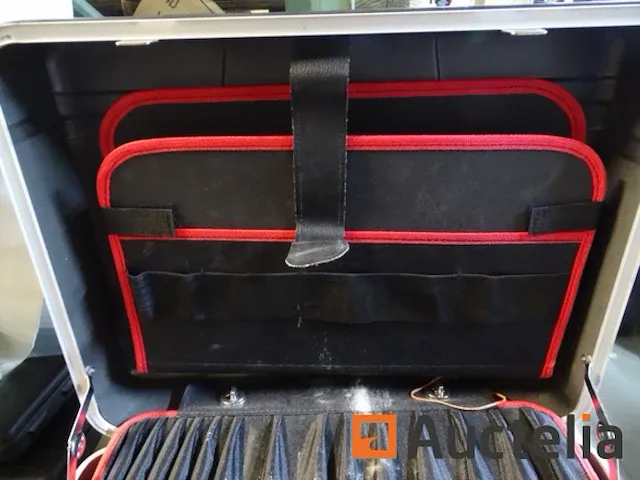 Lege roltafel met tools stier - afbeelding 2 van  9