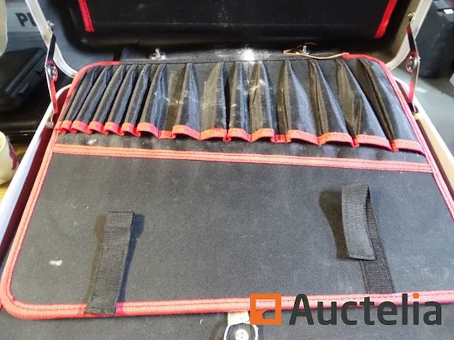 Lege roltafel met tools stier - afbeelding 3 van  9