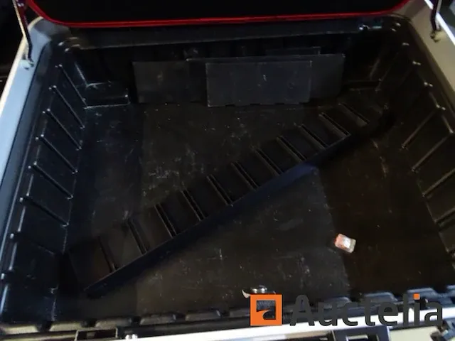 Lege roltafel met tools stier - afbeelding 5 van  9