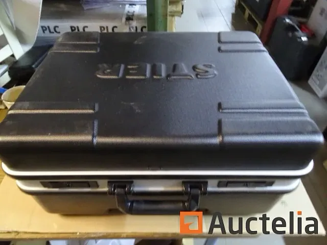 Lege roltafel met tools stier - afbeelding 6 van  9