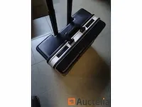 Lege roltafel met tools stier - afbeelding 9 van  9