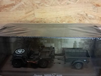Leger jeep willys met aanhangwagen - afbeelding 1 van  2