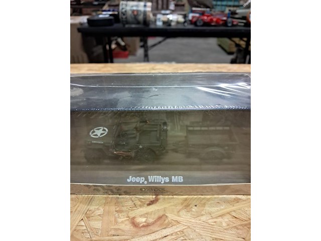 Leger jeep willys met aanhangwagen - afbeelding 2 van  2