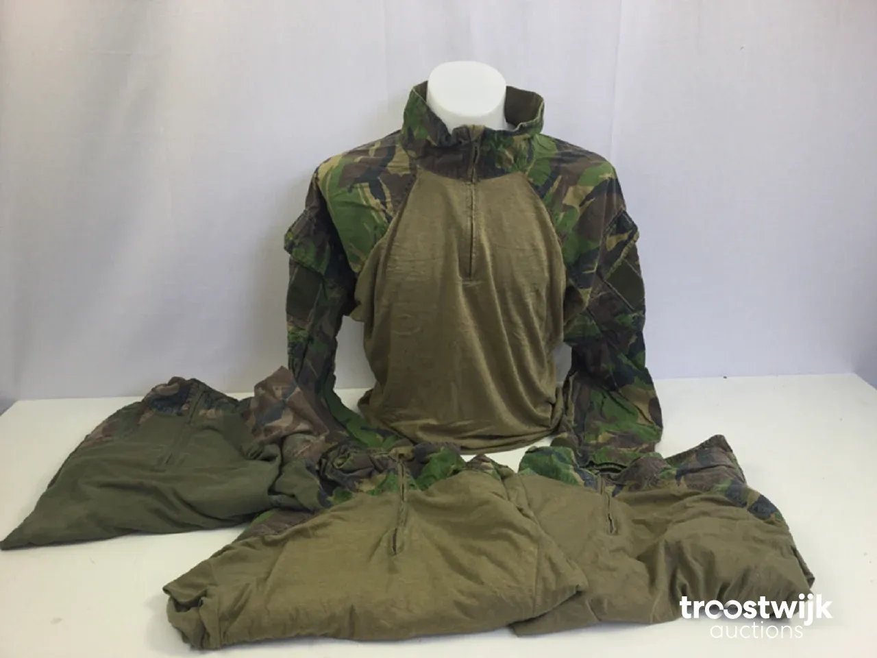 Legerkleding, army backpacks en led spots