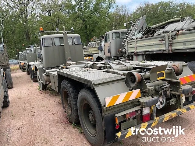 Legertruck met containerhaak - afbeelding 10 van  14