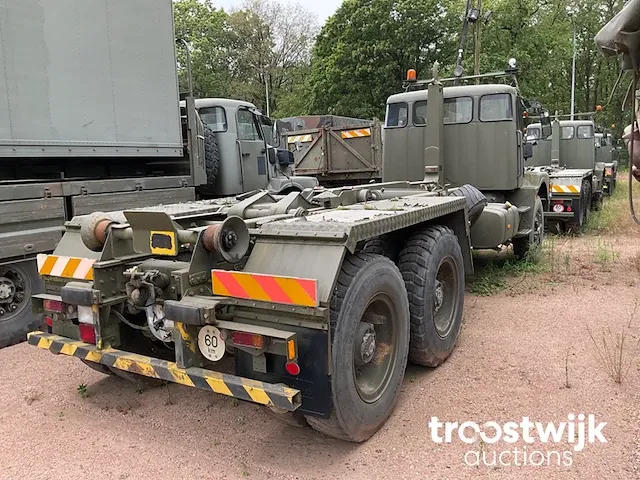 Legertruck met containerhaak - afbeelding 11 van  14