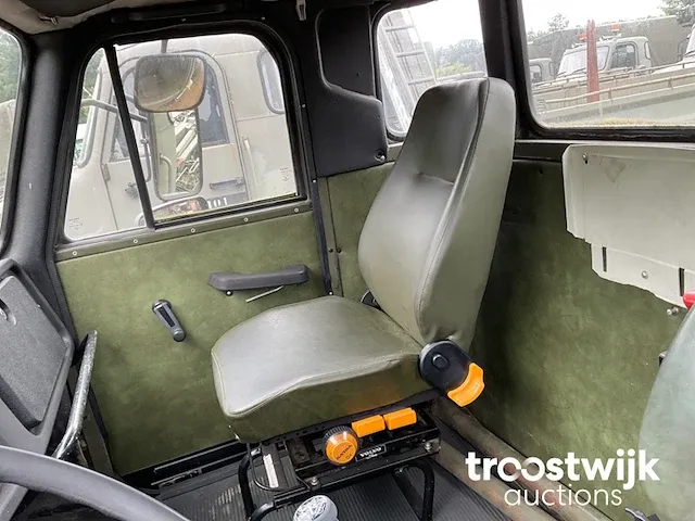 Legertruck met containerhaak - afbeelding 4 van  18