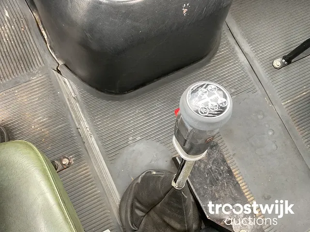 Legertruck met containerhaak - afbeelding 6 van  18