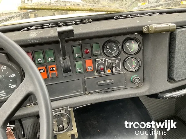 Legertruck met containerhaak - afbeelding 7 van  18